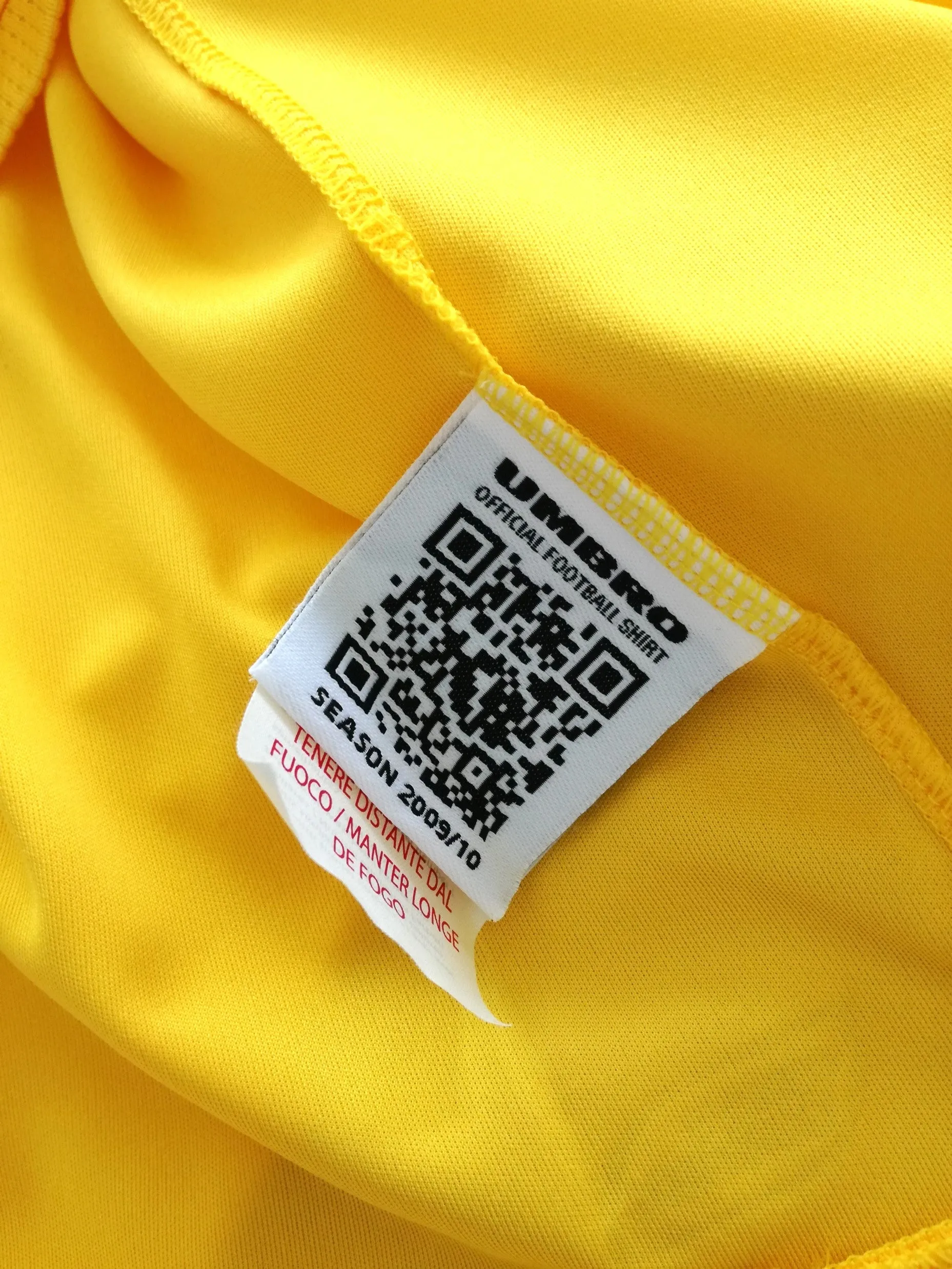 2009/10 Sweden Home Football Shirt (L)