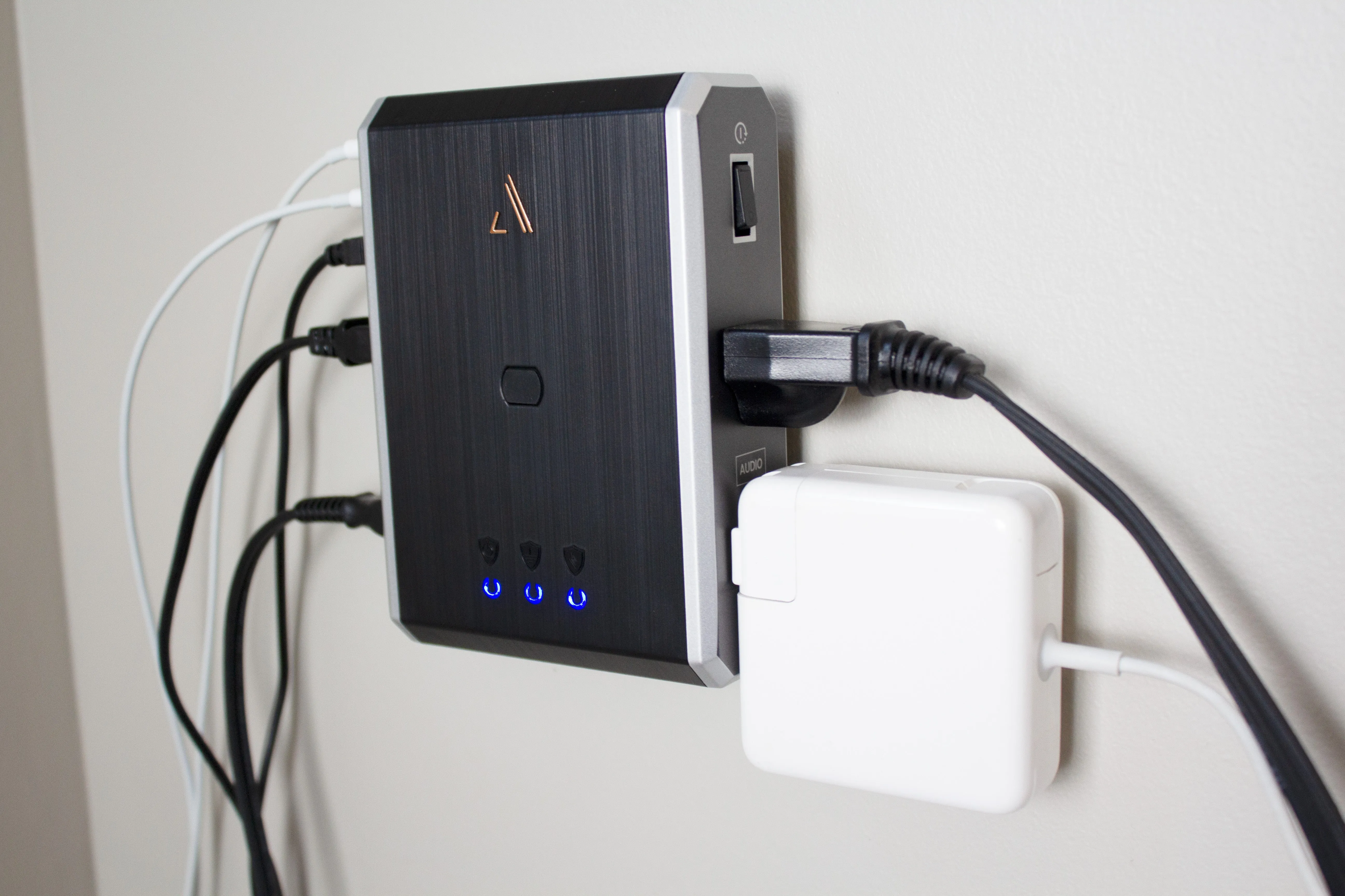 Austere Audio VII Series Power 4-Outlet with Omniport USB PD45