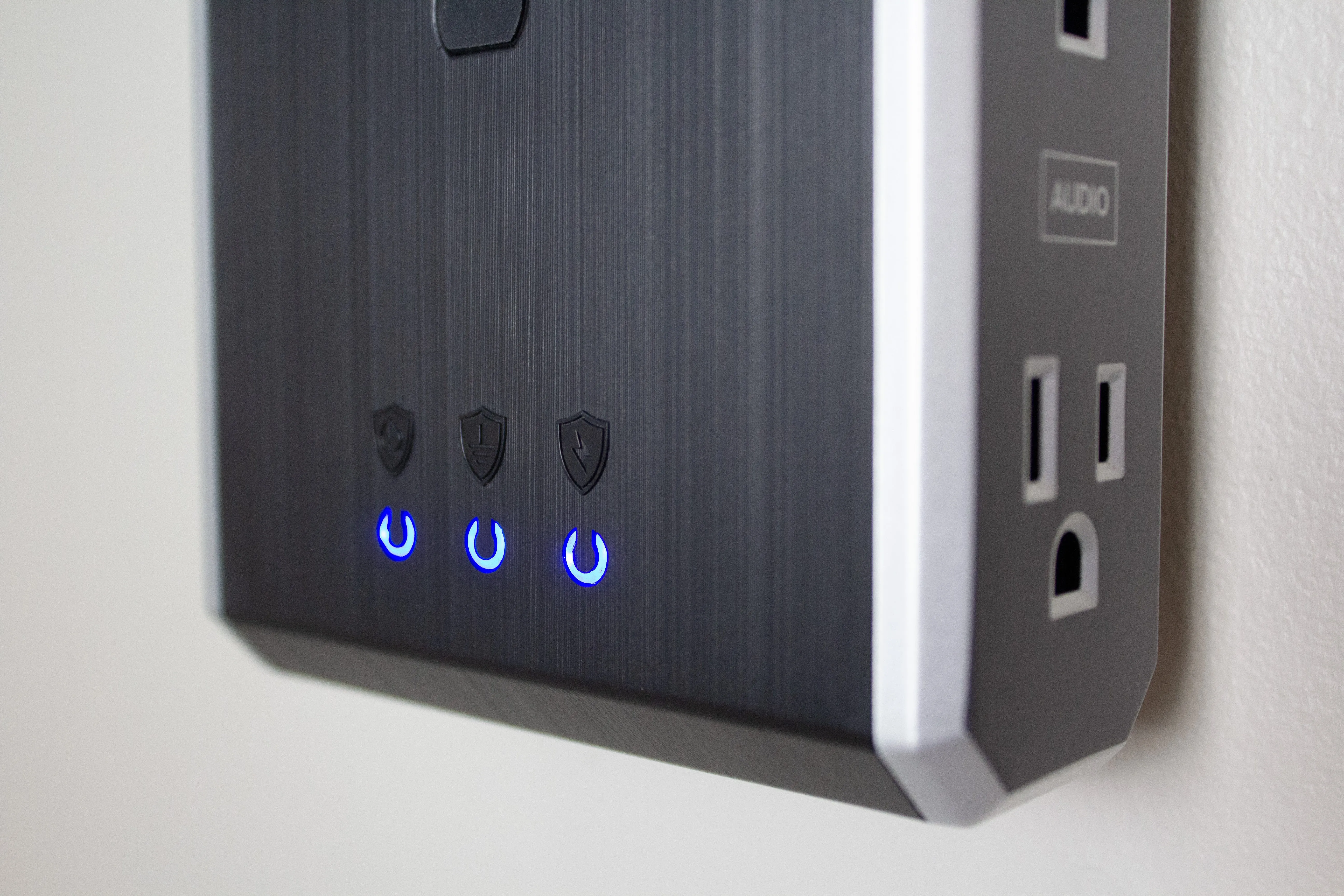 Austere Audio VII Series Power 4-Outlet with Omniport USB PD45