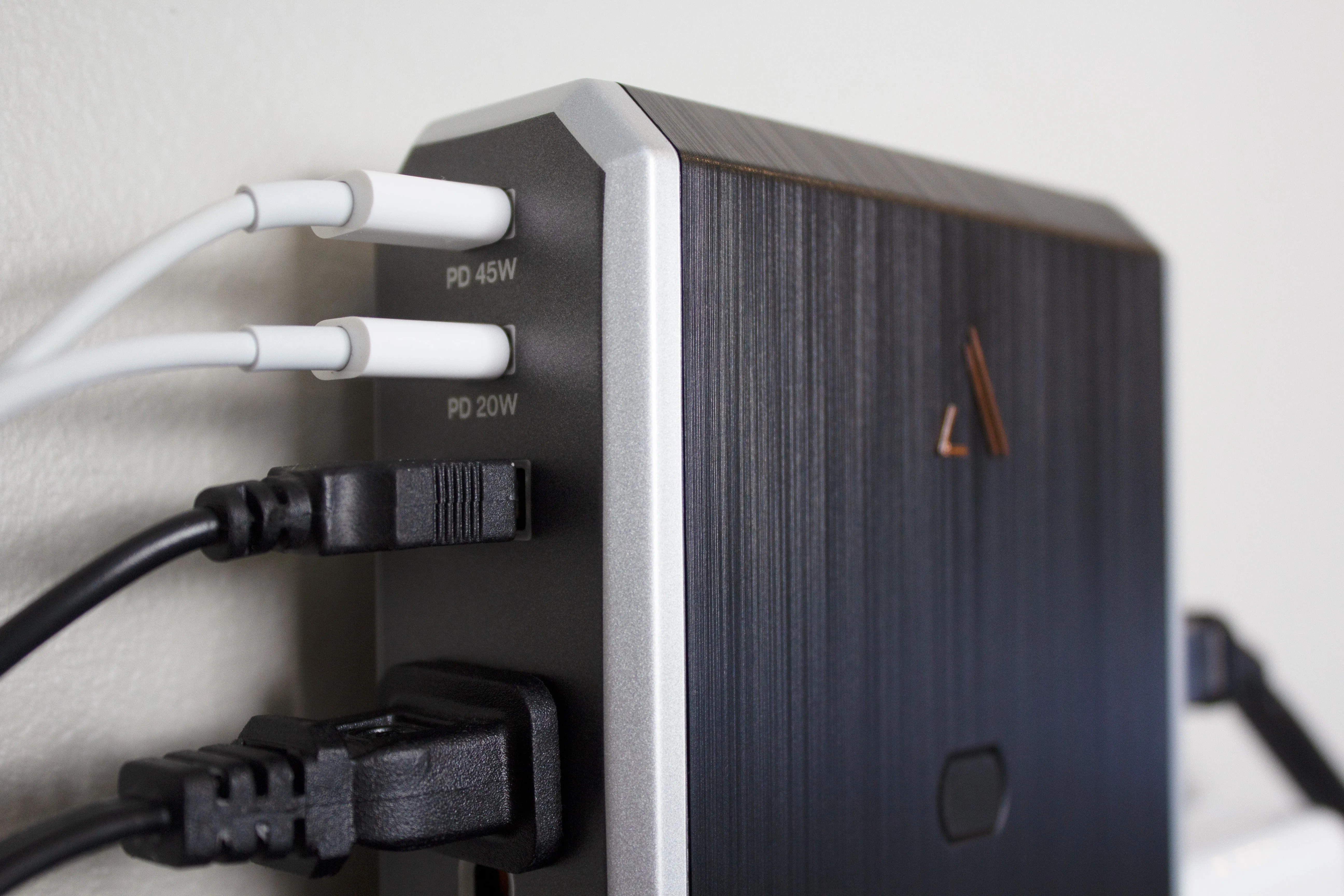 Austere Audio VII Series Power 4-Outlet with Omniport USB PD45