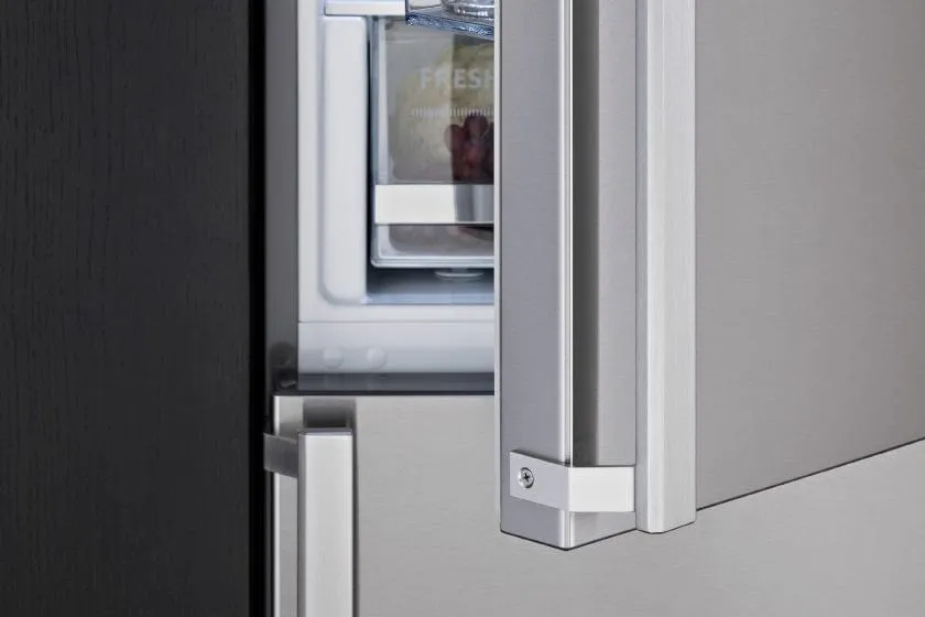 Bertazzoni 31 inch Reversible Door Stainless Steel Freestanding Refrigerator REF31BMFIX