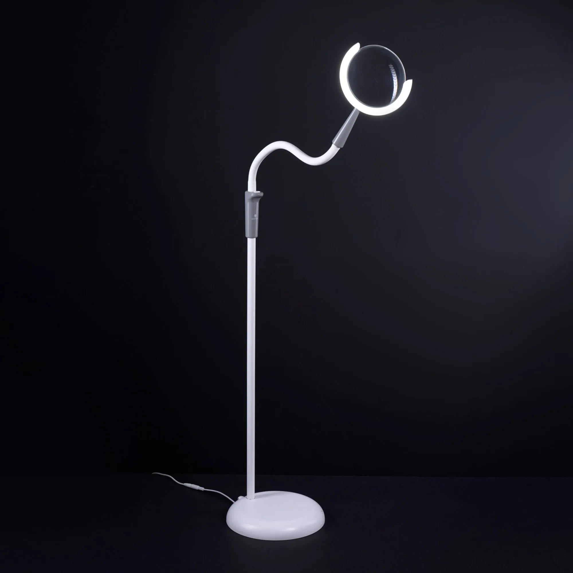 Daylight Company Magnificent Pro – 3-in-1 Magnifying Lamp