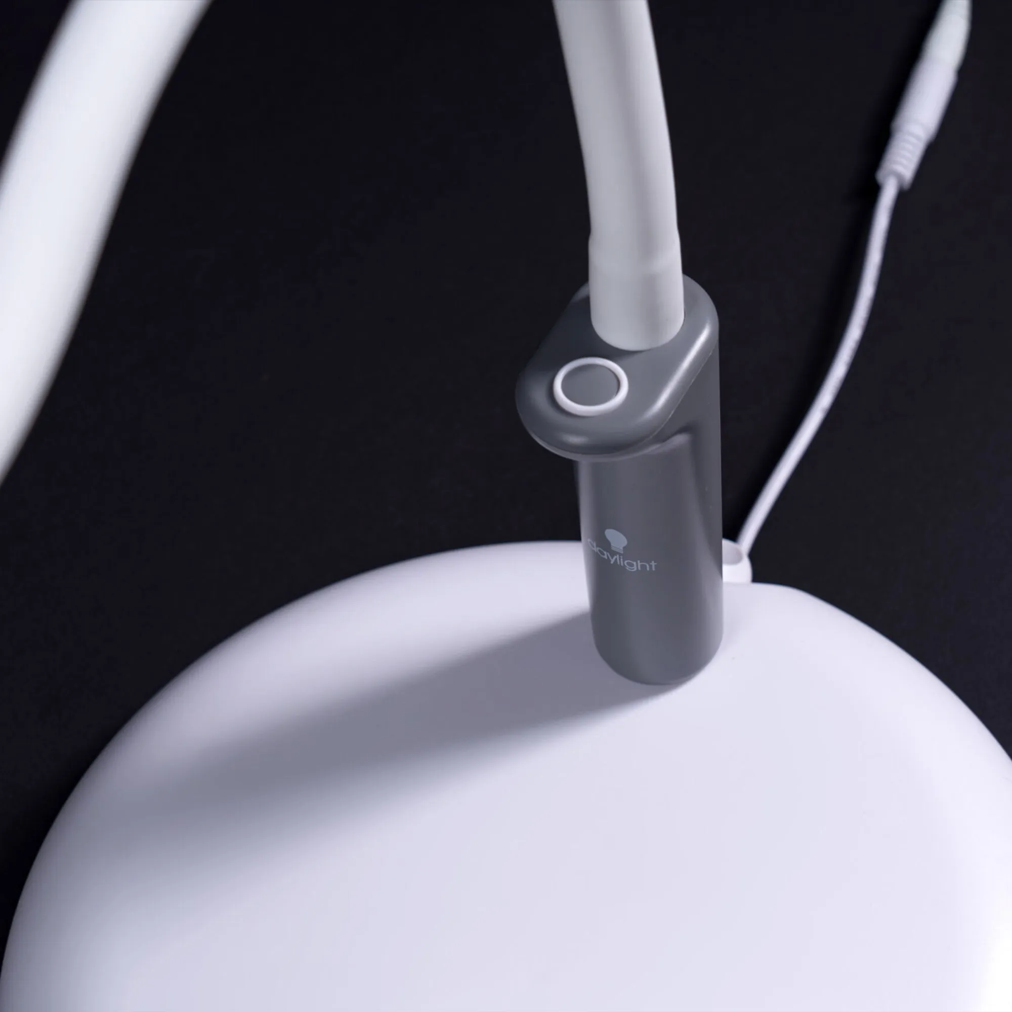 Daylight Company Magnificent Pro – 3-in-1 Magnifying Lamp