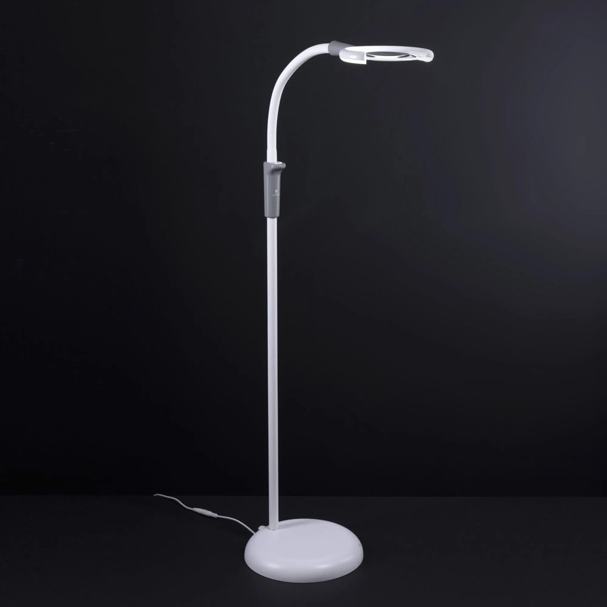 Daylight Company Magnificent Pro – 3-in-1 Magnifying Lamp