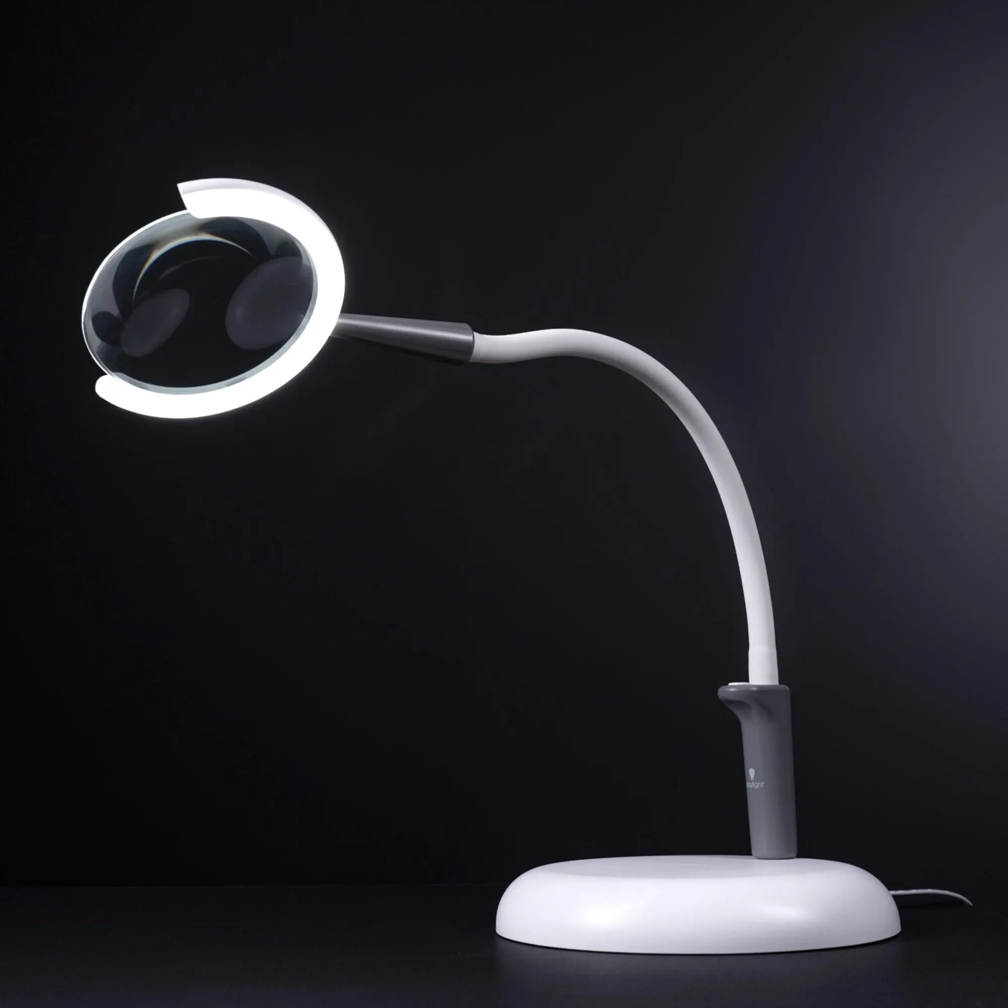 Daylight Company Magnificent Pro – 3-in-1 Magnifying Lamp